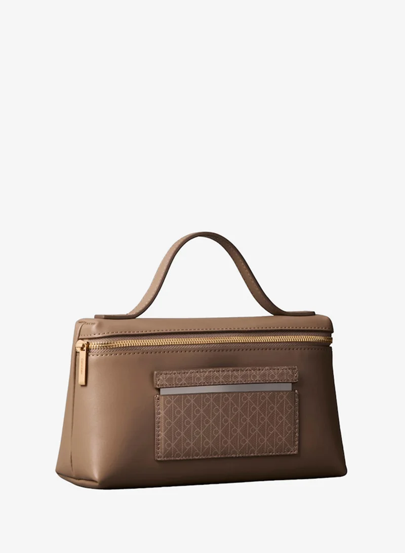 كالفن كلاين Coated Emblem Logo Cosmetic Case